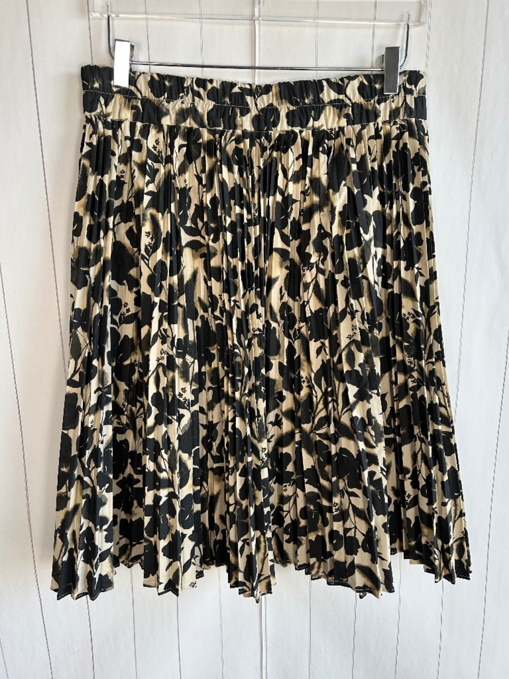 J. Crew size M smocked waist pleated skirt beige black cotton floral below knee
